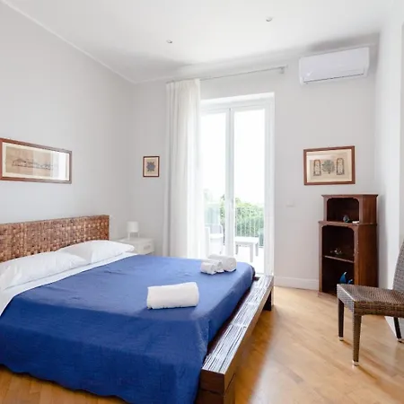 Etelka 3* Aci Castello